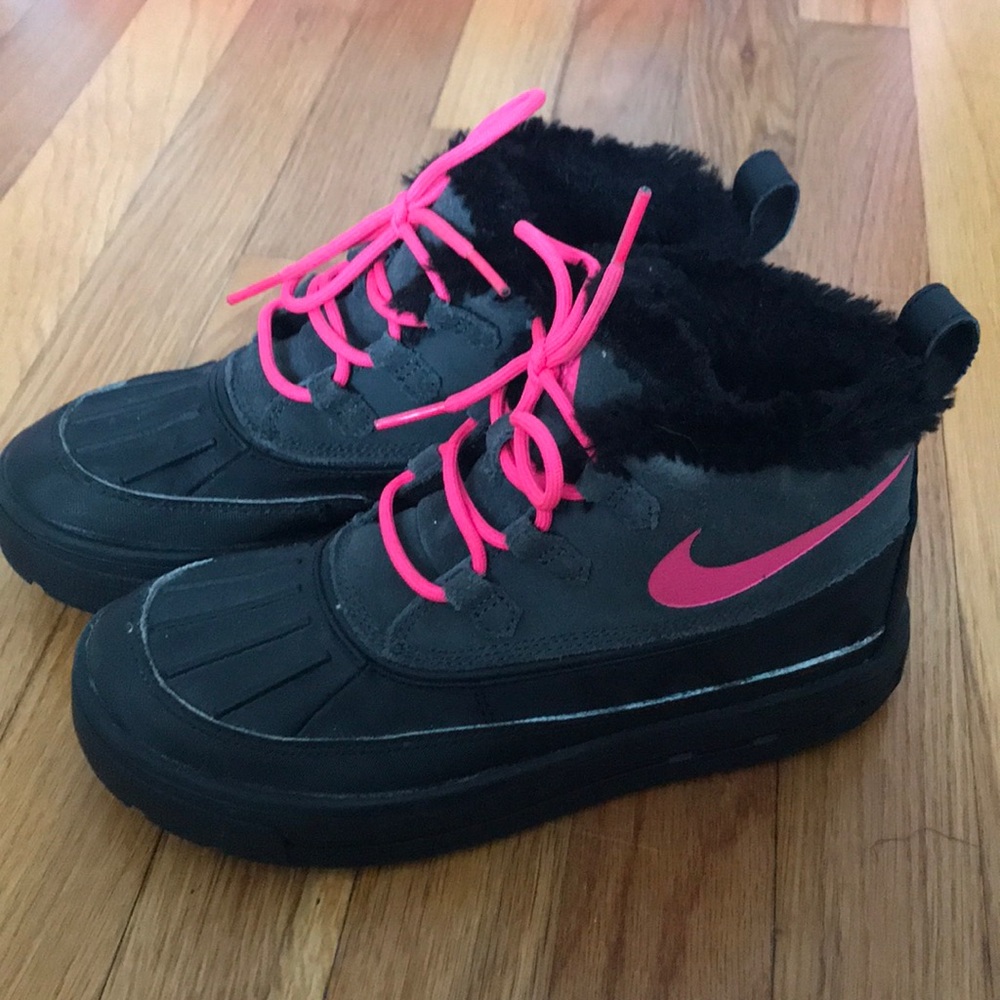 Girls Nike Winter Boots - Size 4